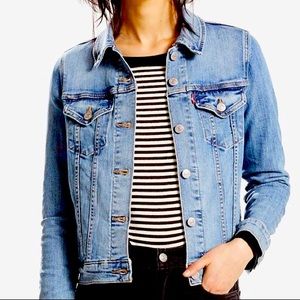 Women’s Levi’s Jean Jacket - Size Large